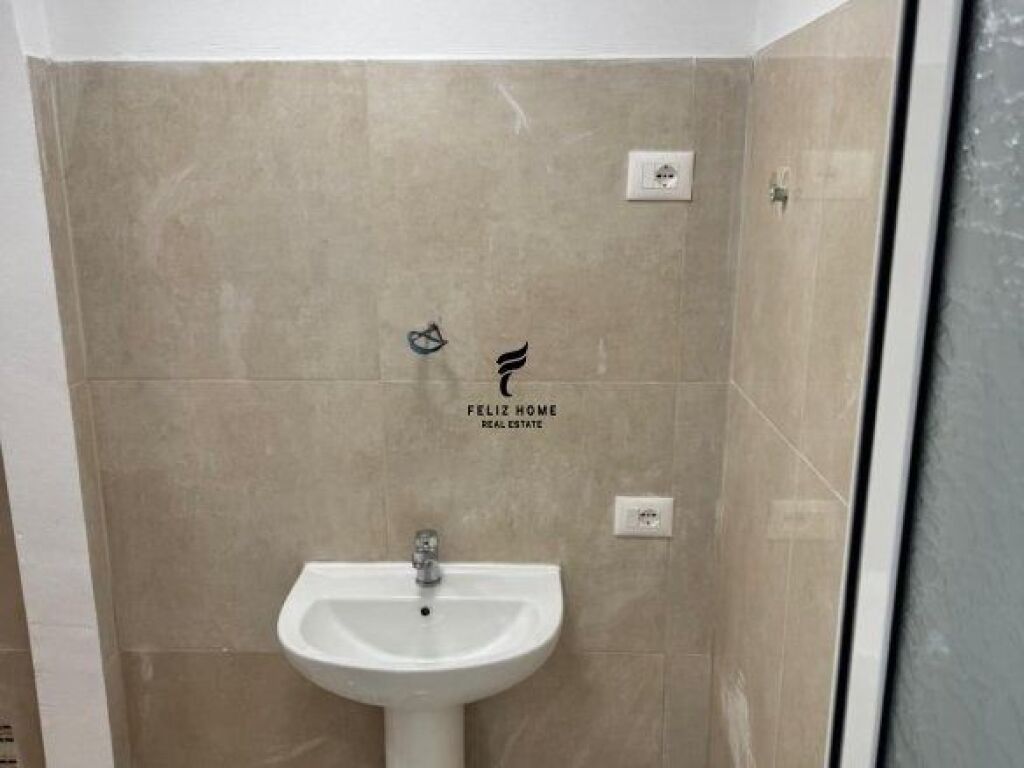 VENDESI COMMERCIALE IN VENDITA 38 M2 MINE PEZA 175.000 EURO FH-70063