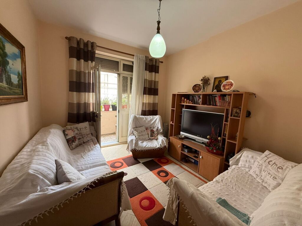 Apartment 2+1 for sale on Rruga e Kavajes