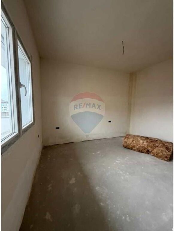 Apartment 2+1 with Parking, Red School!