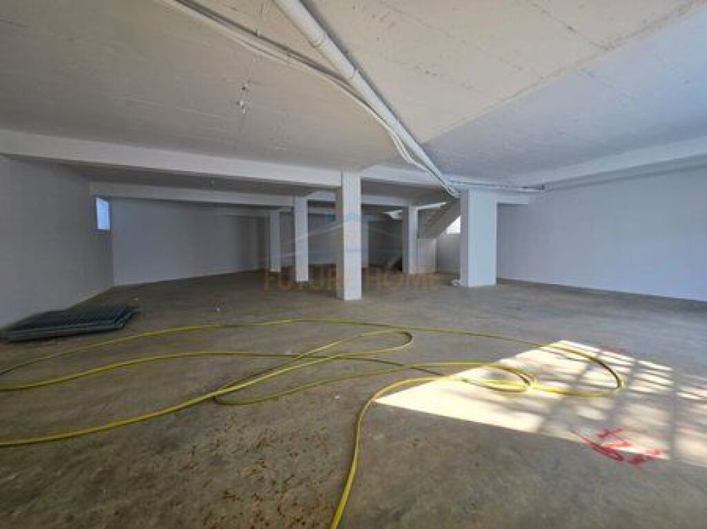 BUILDING FOR SALE, TEG, ROAD FRONT