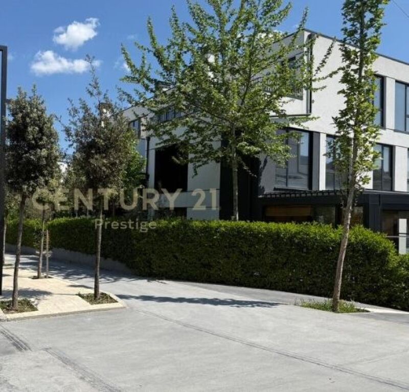 APPARTAMENTO 3+1+2+POSTO AUTO IN AFFITTO
