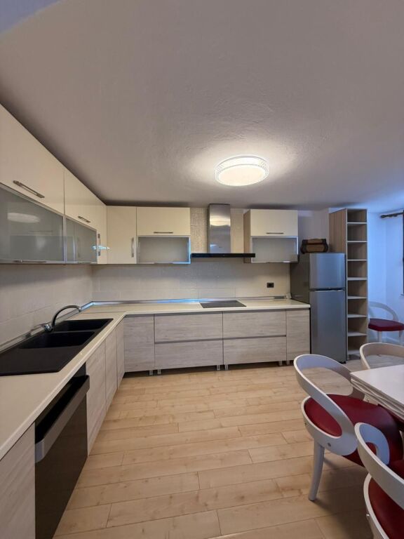 Shitet apartament 2+1 tek Rruga e Elbasanit