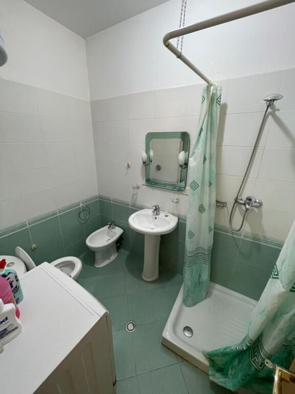 🏡 APARTAMENT ME QERA 1+1 (Pranë Hotel Antalya, Plazh Durrës)