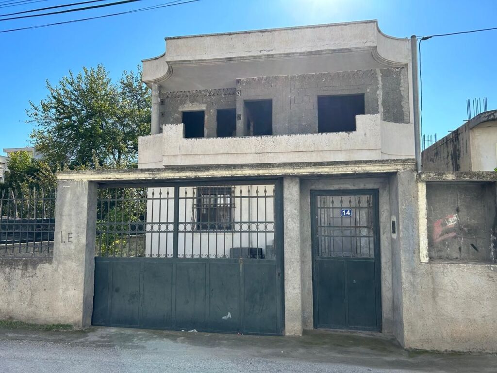 VENDESI PRIVATO SU 2 PIANI IN VENDITA SHKOZET, DURRES