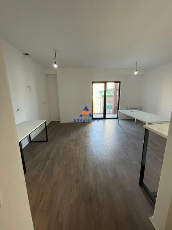 UFFICIO IN AFFITTO 105M2 "VIA KAVAJES" 100.000 LEKE