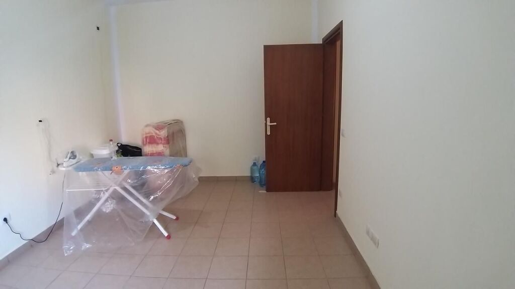 VENDESI PRIVATO SU 2 PIANI IN VENDITA SHKOZET, DURRES