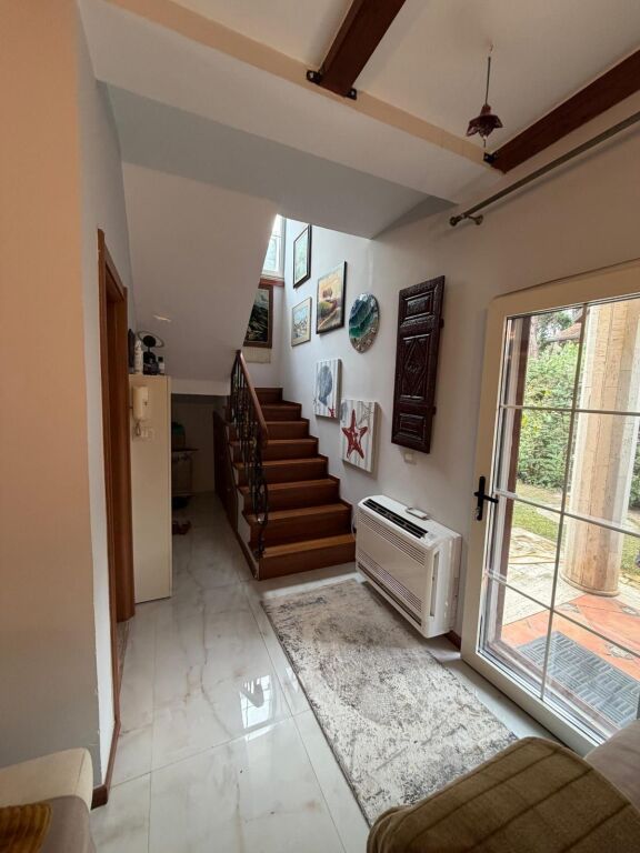 Villa su due piani in vendita a Qerret