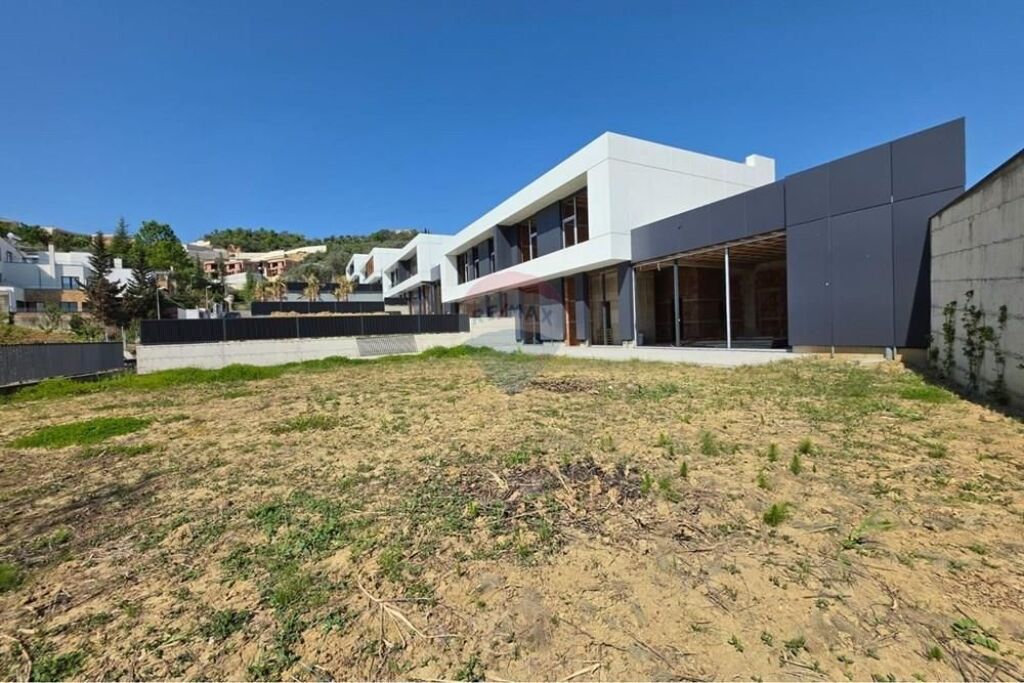 We sell a villa near TEG!