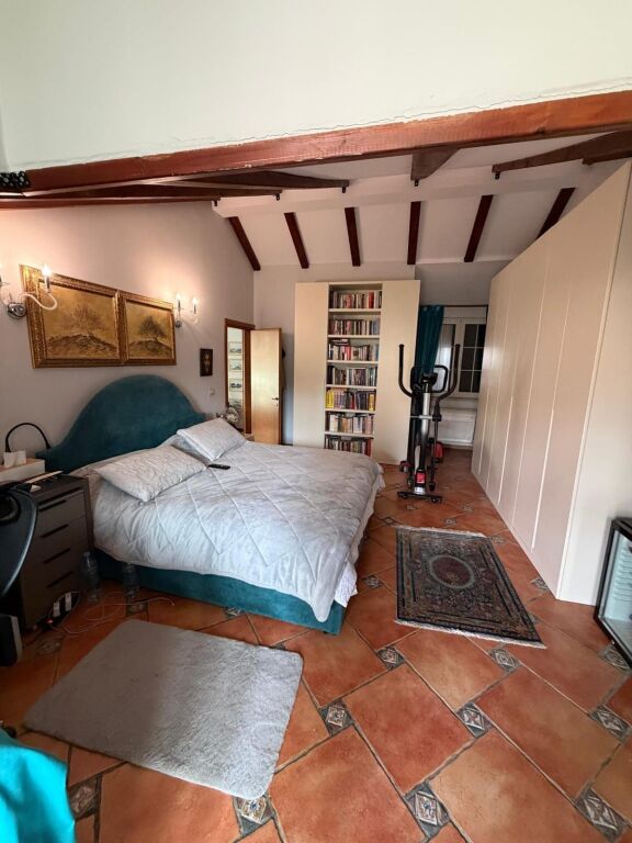 Villa su due piani in vendita a Qerret