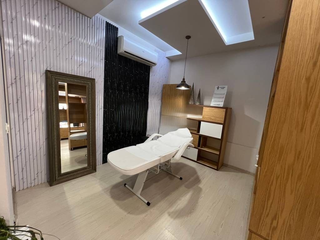 Locale Commerciale in Affitto presso il Palazzo con Freccia 800 € /Mese