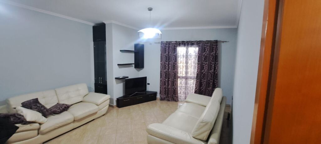 Apartament me qira 1+1 Xhamllik