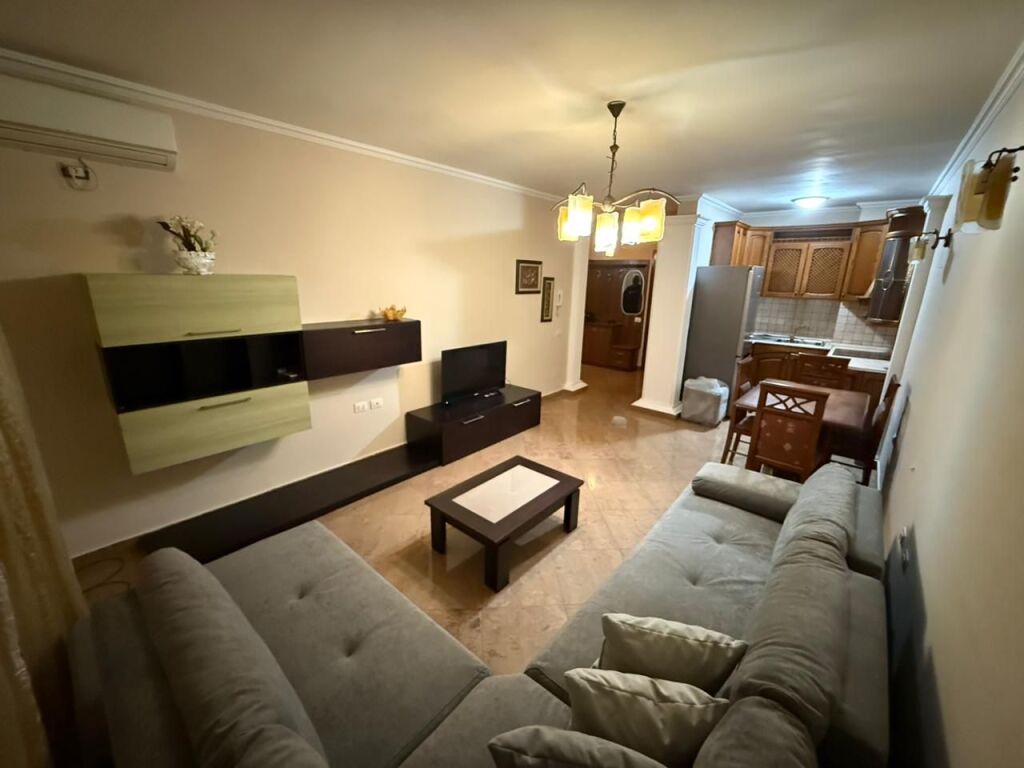 📣 AFFITTO Appartamento 1+1 📍 Vicino al Liceo "Petro Nini Luarasi" ✨  💶 Prezzo 60.000 Leke/Mese