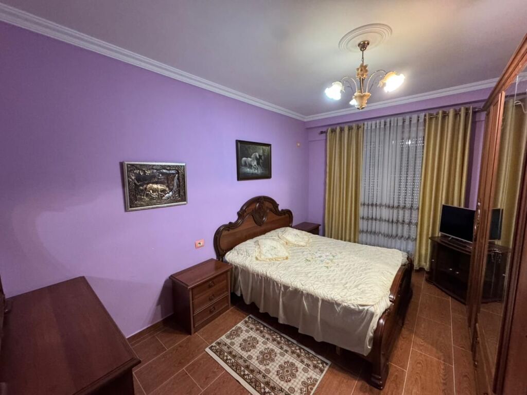 🏡 Affittasi 1+1 – 📍 21 Dhjetori, Via Frosina Plaku💶 500 €/mese