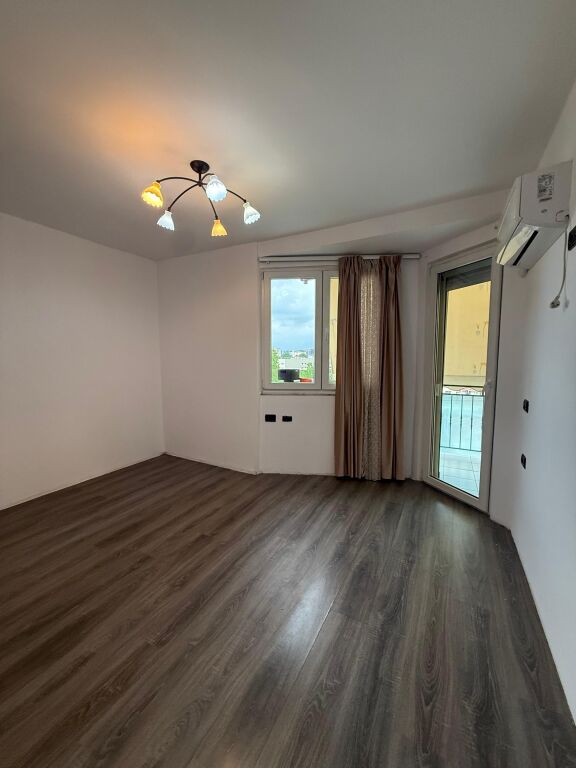 🏠Appartamento 2+1 in vendita 📍Ex Campo di Aviazione  🏢6° piano, con ascensore 📐Sup. 90m2 💶 Prezzo: 195.000€ (trattabile)