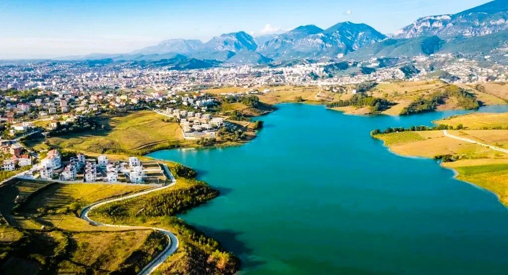 Apartment 2+1+2 – Magical View of Farka Lake! Clearing Price! Payment in installments!