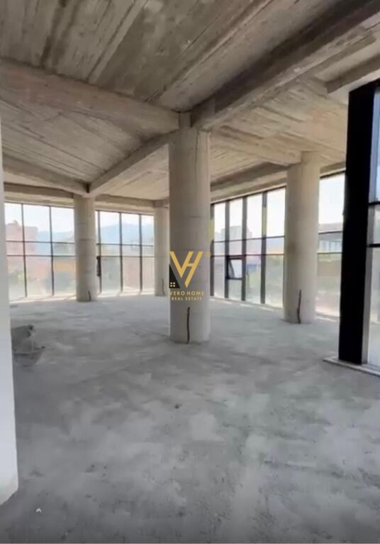 COMMERCIAL SPACE 326 M2 FOR RENT IN ELBASAN 2,200 EURO