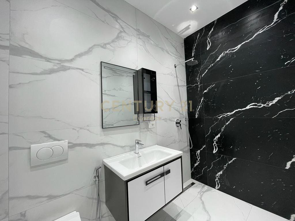KOMUNA E PARISIT, APARTAMENT 2+1 PER QIRA