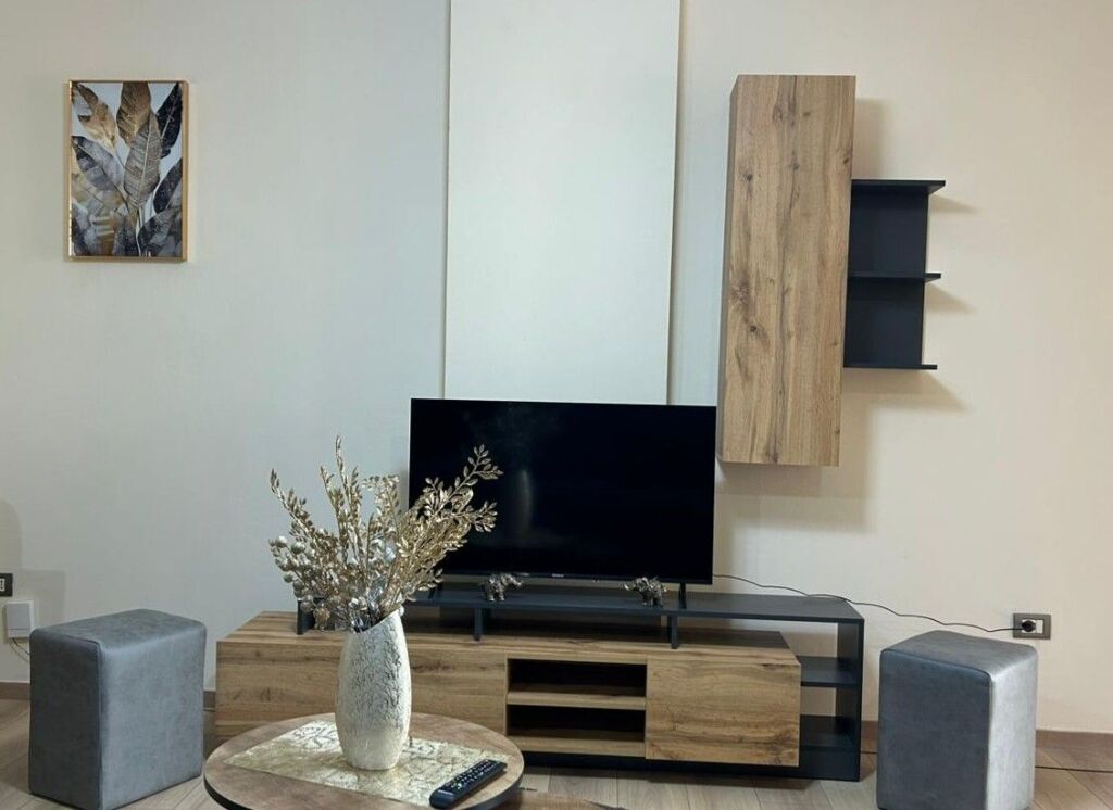 HOUSE FOR RENT – KAVAJËS STREET