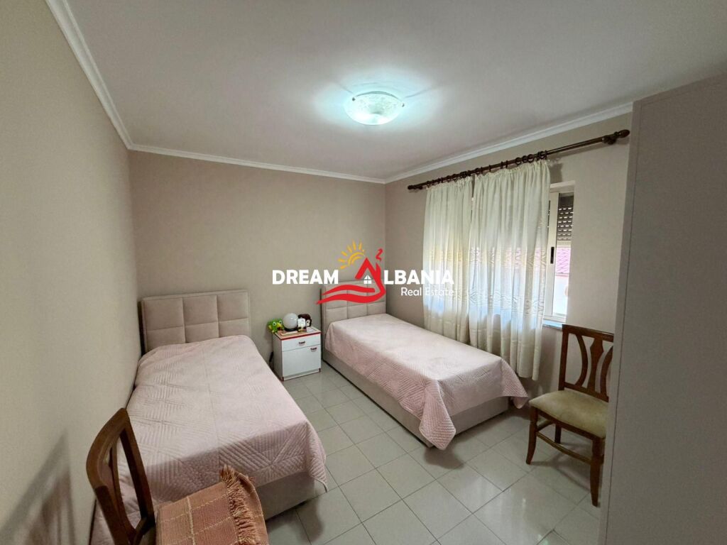 Appartamento 2+1 in affitto in via Durres vicino al liceo Qemal Stafa (ID 4229493)