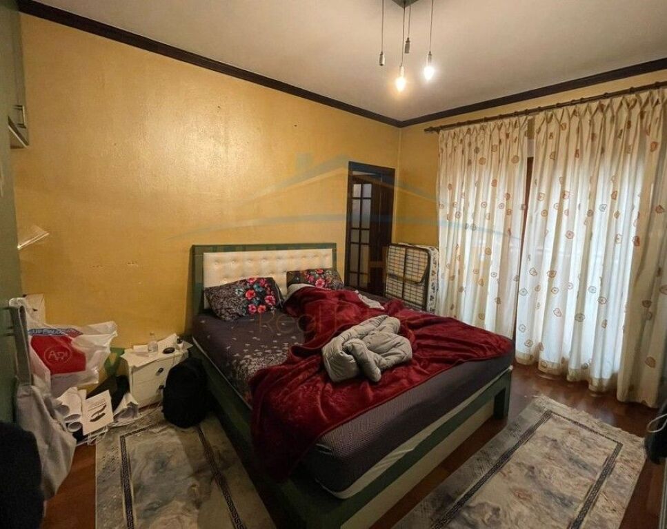 Shitet, Apartament 2+1+2, Kodra e Diellit, Tiranë.