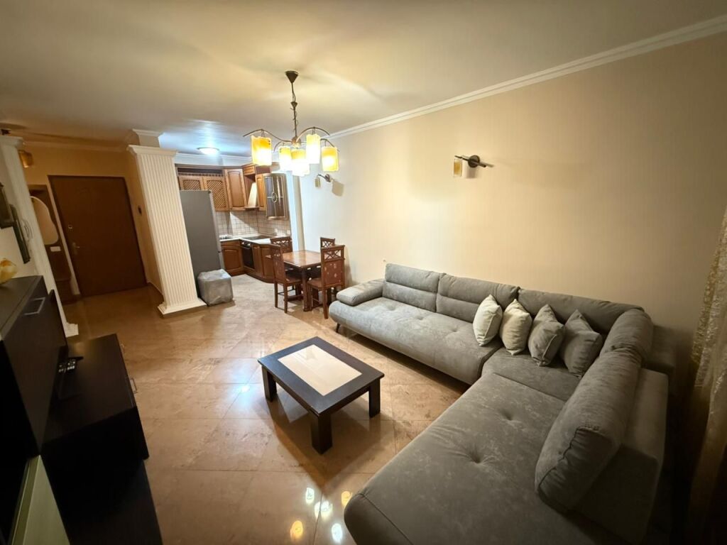 📣 AFFITTO Appartamento 1+1 📍 Vicino al Liceo "Petro Nini Luarasi" ✨  💶 Prezzo 60.000 Leke/Mese