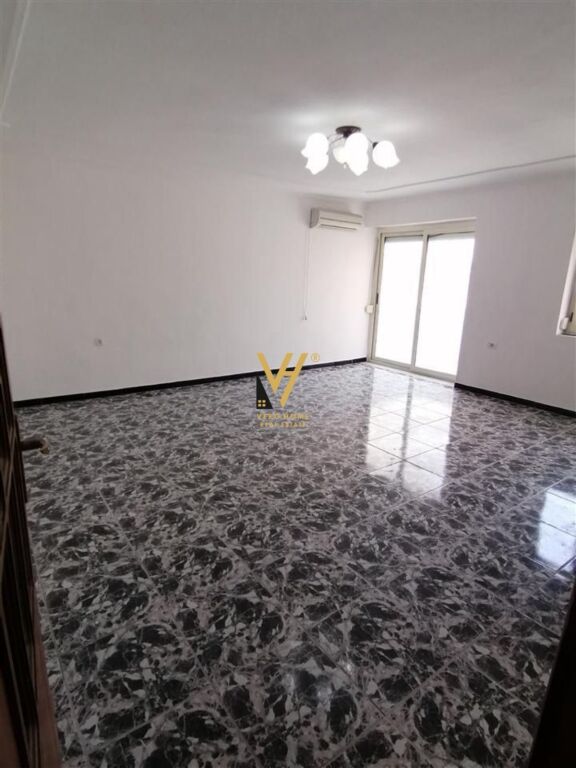 VENDESI APPARTAMENTO 2+1+BLK IN VIA RR.ISLAM ALLA 50.000 LEKE