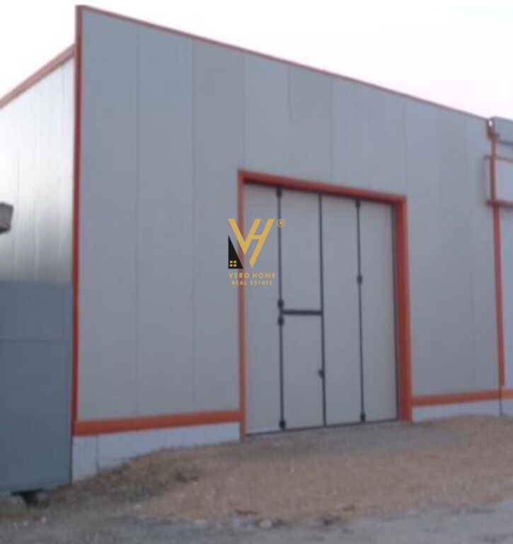 WAREHOUSE FOR SALE 500 M2 SEMAN ROAD, FIER 30,000,000 LEKE