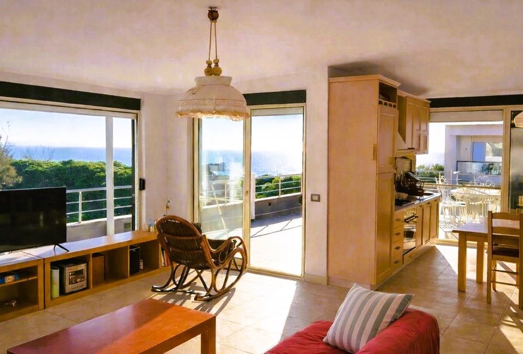 SUPER APARTMENT 2+1+2 FOR SALE IN GOLEM, INVESTED TO THE LAST DETAIL WITH LARGE VERANDA AND SEA VIEW