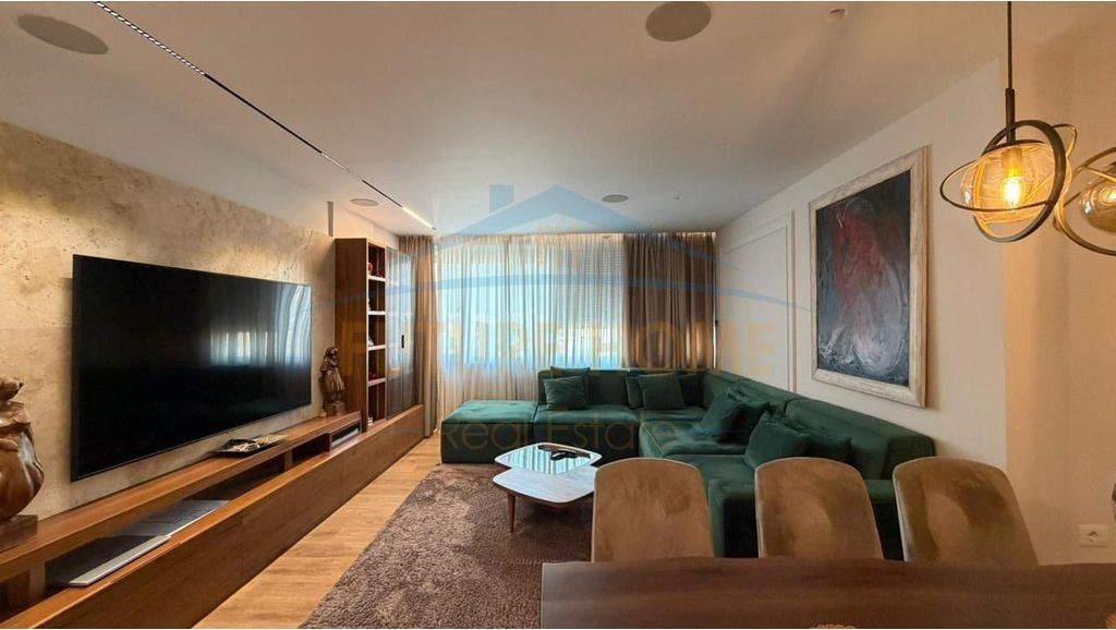 Apartment 3+1+2+2 parking spaces for sale Elbasan Street