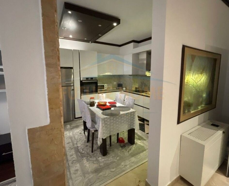 Shitet, Apartament 2+1+2, Kodra e Diellit, Tiranë.