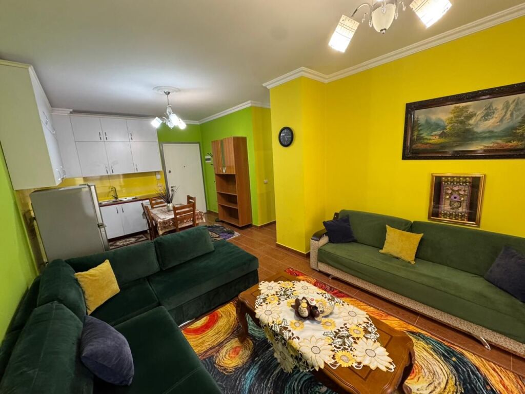 🏡 Affittasi 1+1 – 📍 21 Dhjetori, Via Frosina Plaku💶 500 €/mese