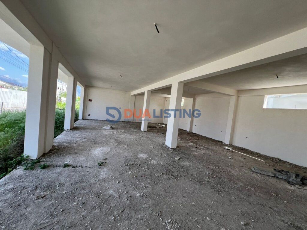 🏢 Two-story building for rent in Kamëz.
