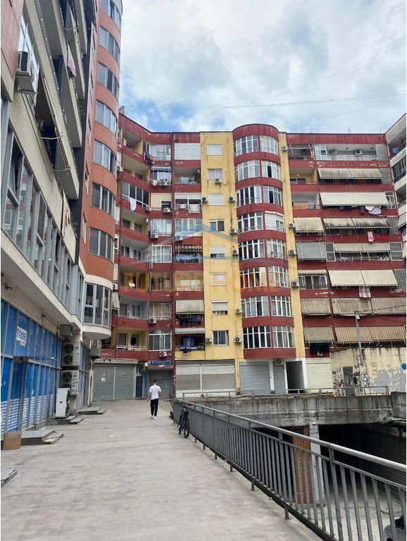 Shitet, Apartament 2+1, Unaza e re, Tiranë.