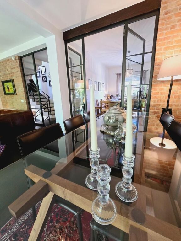 Vile 4 kateshe,2 poste parkingu te sunrise teg,3200 euro