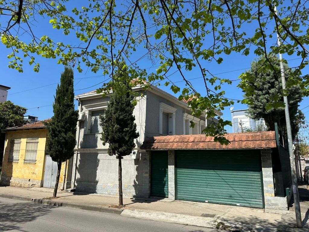 🏡 Villa su 2 Piani con Cortile in Vendita 📍Vicino a Selvise