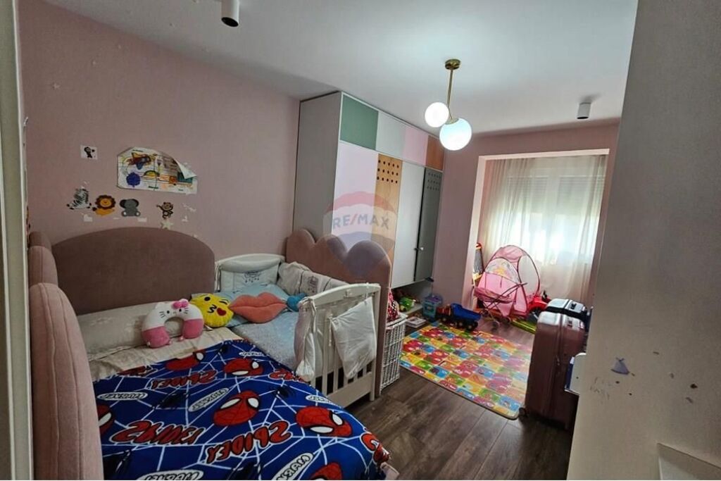 Shitet Apartament 3+1+2 te Rruga e Kavajës