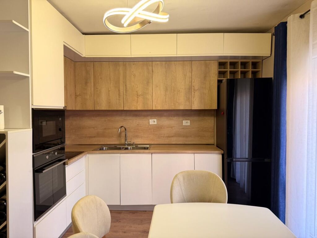 Apartment 2+1+2 with storage for sale – Center, Durrës