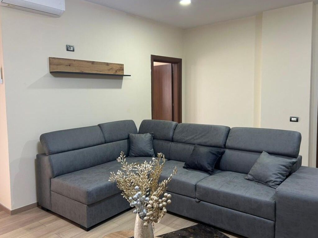 HOUSE FOR RENT – KAVAJËS STREET