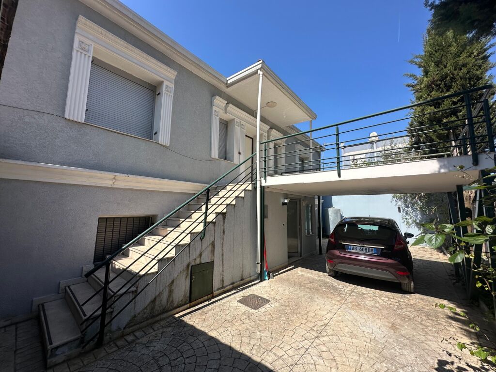 🏡 Villa su 2 Piani con Cortile in Vendita 📍Vicino a Selvise