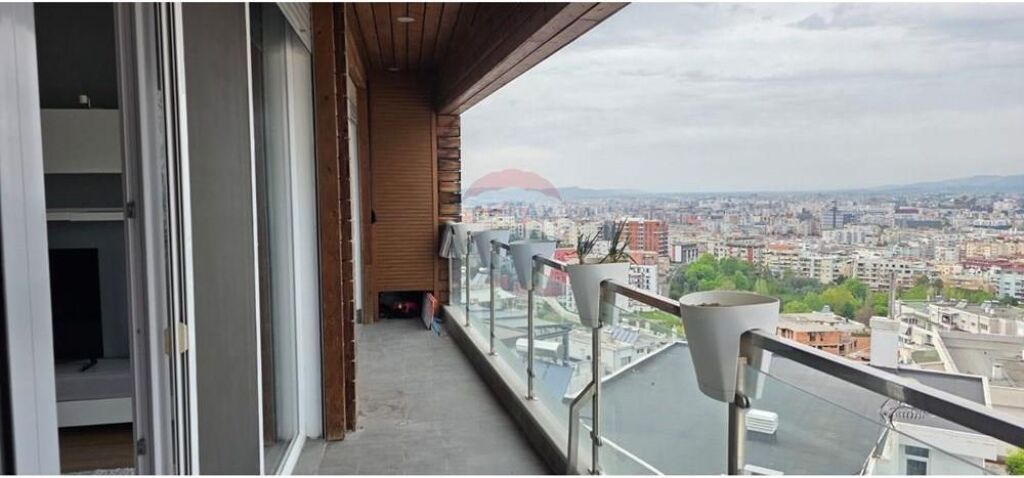 Jepet me qira apartament 2+1+2 tek Kopshti Botanik