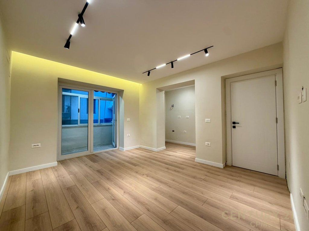 Apartament 1+1 per shitje prane Pazarit te Ri