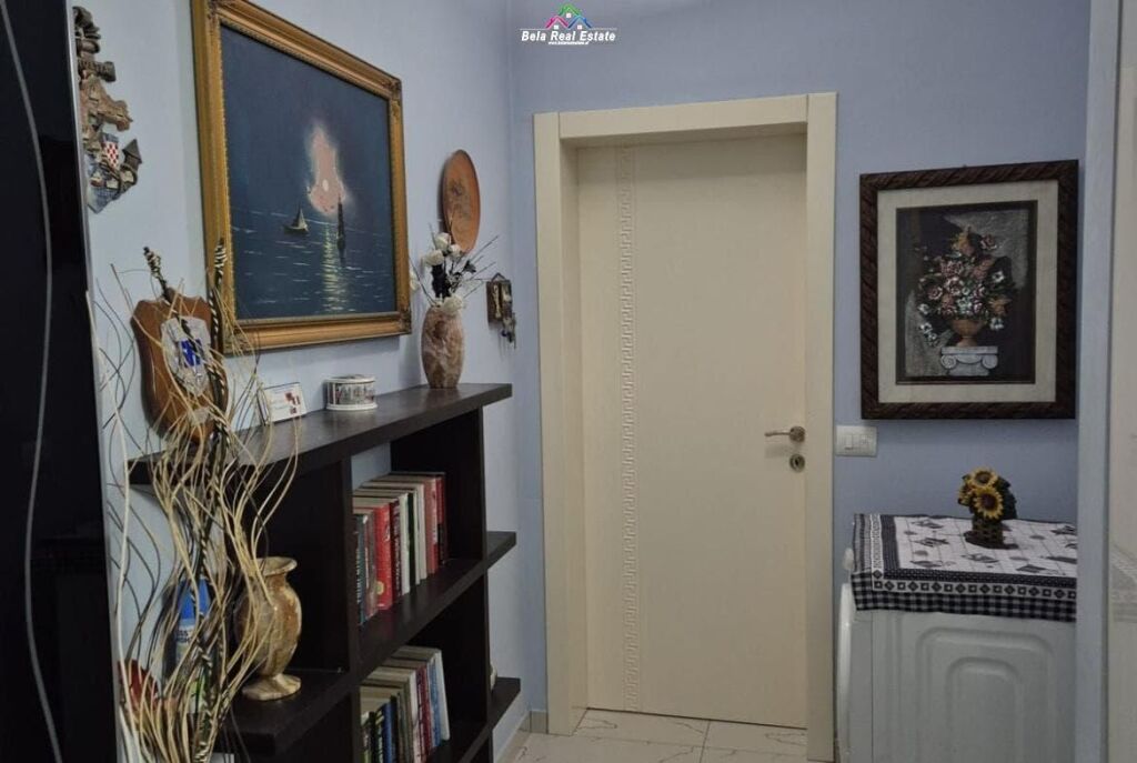 Apartament Me qera 2+1 Tek Ish Tregu Elektrik (ID B221421) Tirane