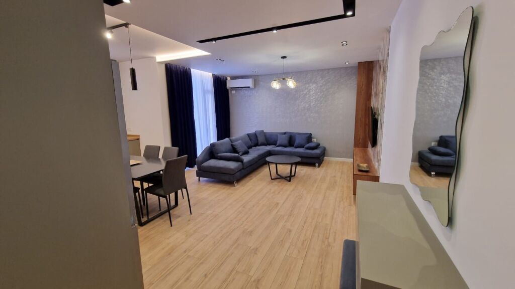 Apartment 2+1+2 per qirq te Bulevardi i Ri