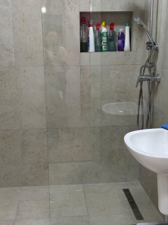 Apartament 1+1 per qira te Delijorgji, prane Hilton