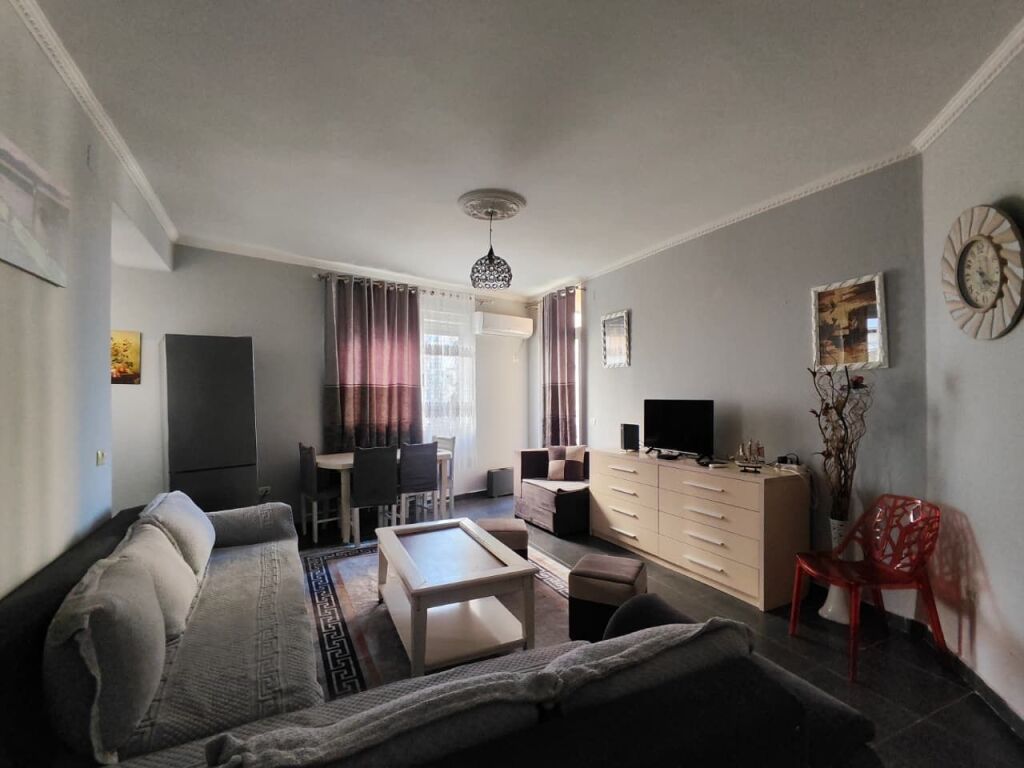 Apartament me qera 1+1 Astir