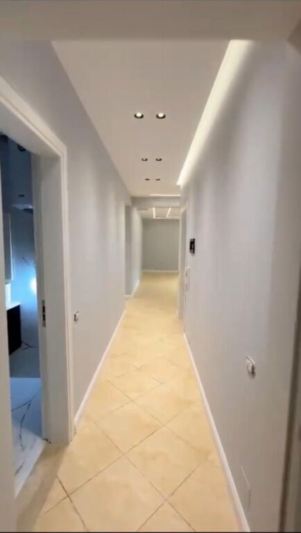 Apartment 2+1 for sale at Shkëmbi i Kavajës – First line by the sea