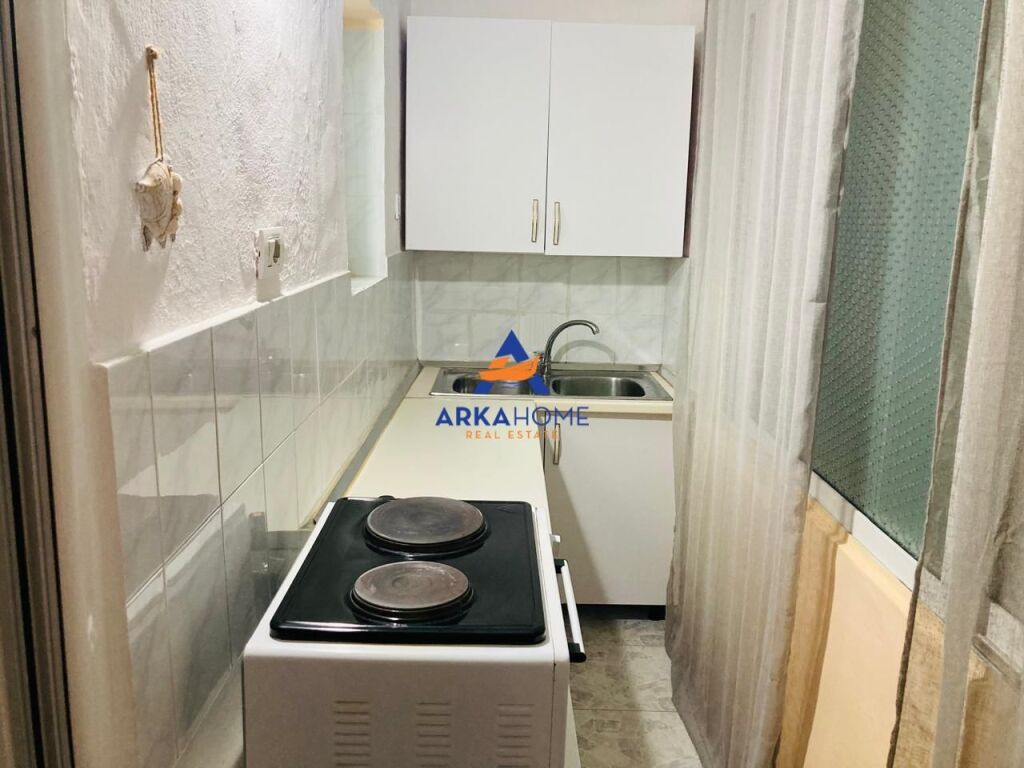 APPARTAMENTO IN AFFITTO 1+1+BALCONE "DI FRONTE AL LICEO FISNIK SYKJA, VASIL SHANTO" 55000 LEKE