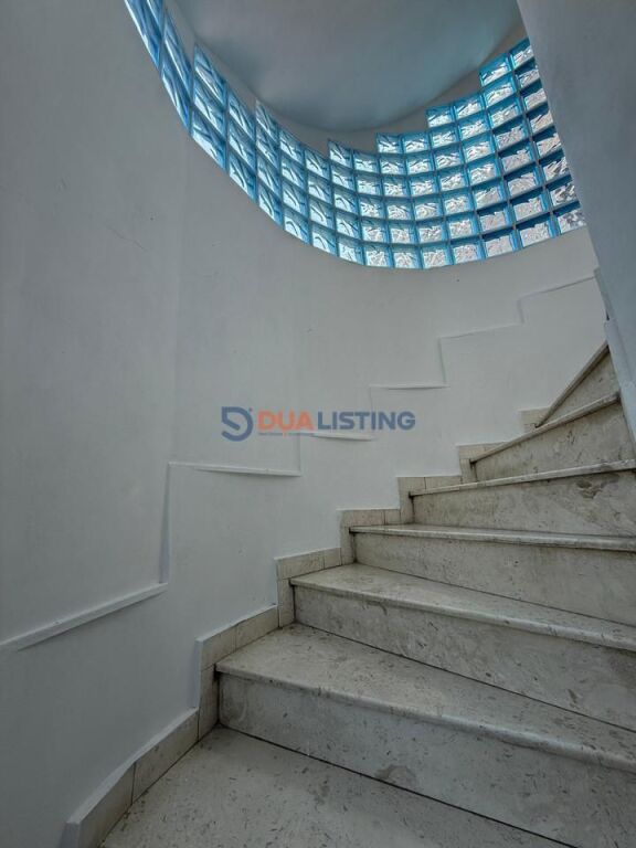 🏨 WE SELL A 2-STORY BUILDING IN ONE OF THE MOST SOUGHT-AFTER AREAS OF TIRANA