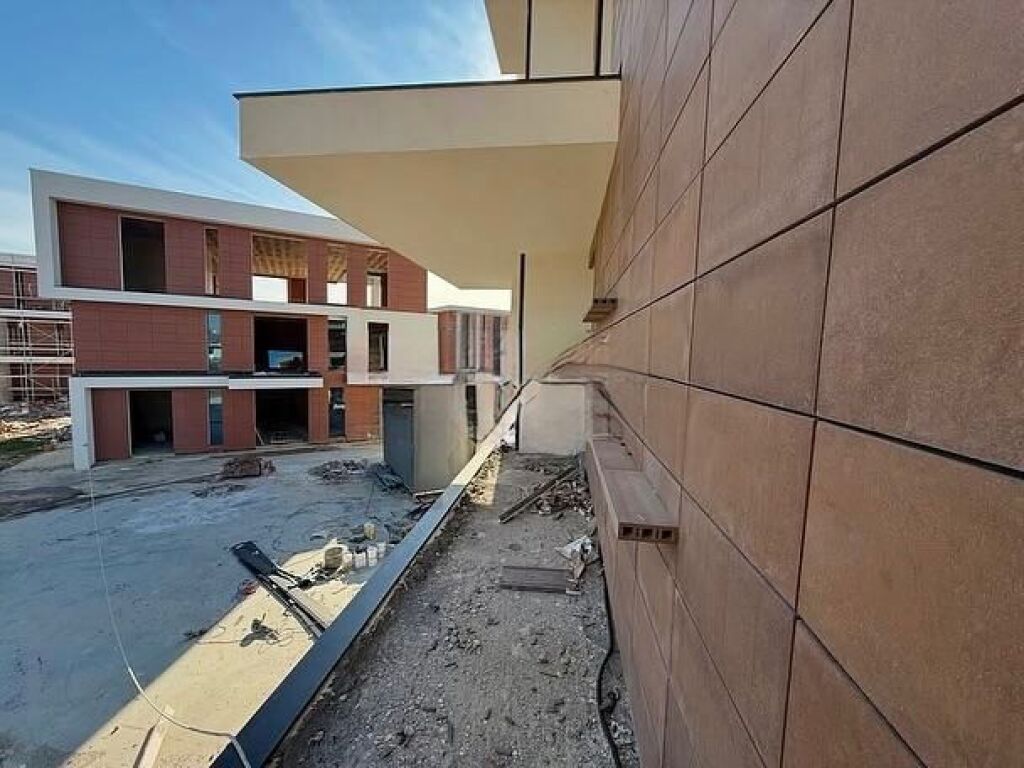 APARTAMENT 3+1+2/GARDEROBË NË SHITJE, TULIPAN RESIDENCE
