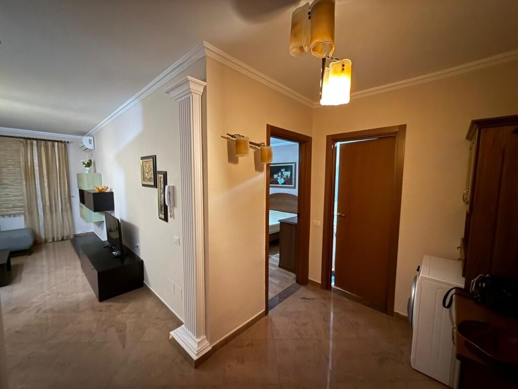 📣 AFFITTO Appartamento 1+1 📍 Vicino al Liceo "Petro Nini Luarasi" ✨  💶 Prezzo 60.000 Leke/Mese